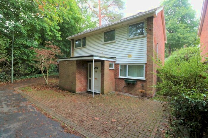 4 Bedroom Detached House To Rent In Kirkstone Close, Camberley, GU15