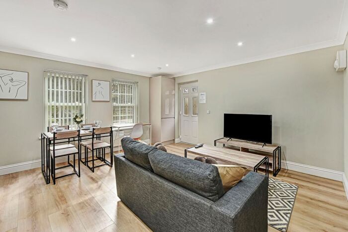 1 Bedroom Flat To Rent In Deanway, Chalfont St. Giles, HP8