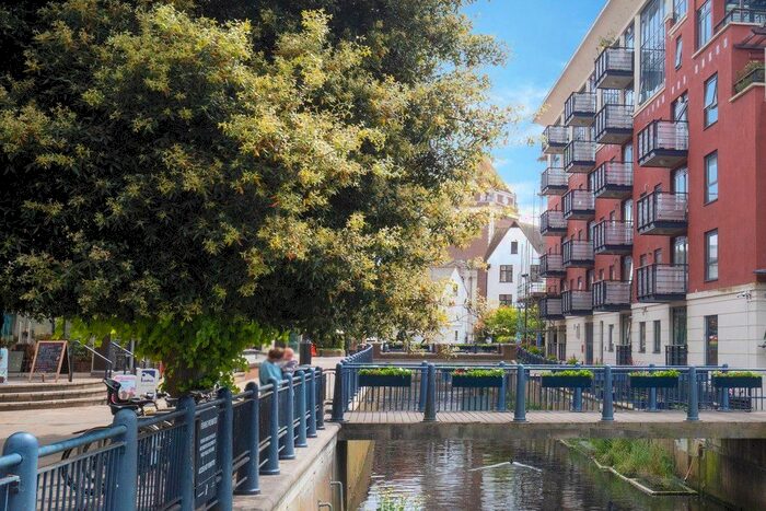 2 Bedroom Flat For Sale In Charter Quay, Kingston Upon Thames, KT1