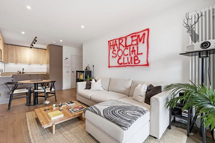 1 Bedroom Apartment For Sale In Yeo Street, Waters Edge Court, E3