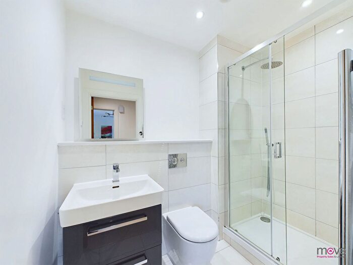 1 Bedroom Flat For Sale In Lansdown Road, Charlton Court, GL51