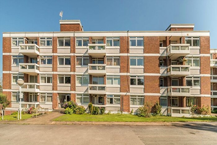 2 Bedroom Flat To Rent In Hanger Lane, Ealing, W5