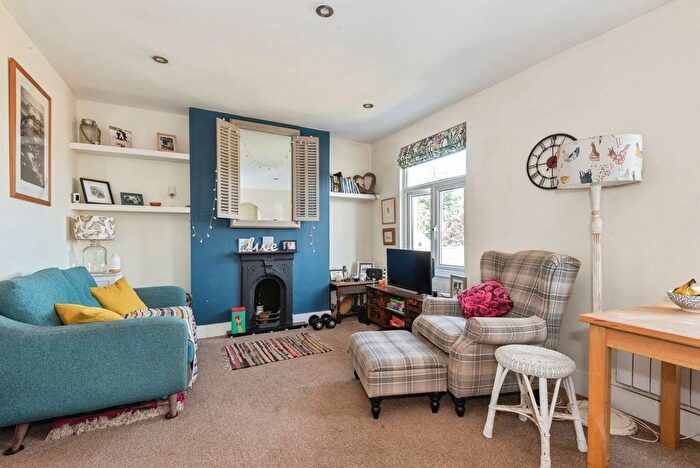 1 Bedroom Flat For Sale In Mill Street, Redhill, Surrey, RH1