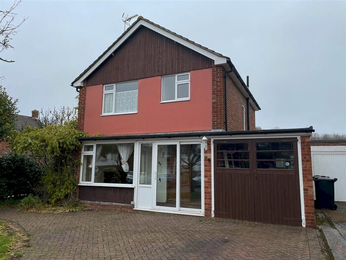 3 Bedroom Property To Rent In Oatfield Drive, Cranbrook TN17