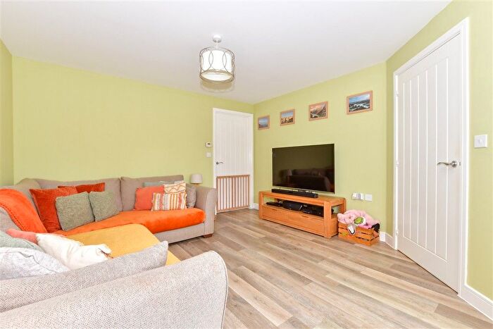 3 Bedroom Semi-detached House For Sale In Coleman Way, Langley, Maidstone, Kent, ME17