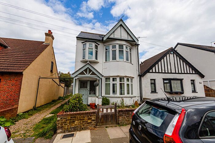 3 Bedroom Maisonette For Sale In Woodfield Park Drive, Leigh-On-Sea, SS9
