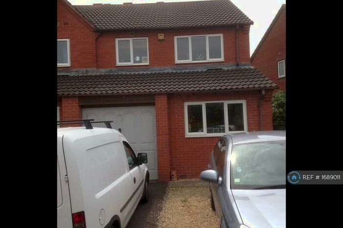 3 Bedroom Semi-Detached House To Rent In Brackdene, Bristol, BS32