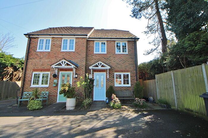 2 Bedroom Semi-Detached House For Sale In South Lane, Clanfield, PO8