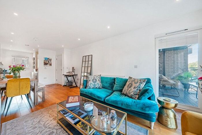 1 Bedroom Flat For Sale In Bradley Road, Clapham, London, SW4