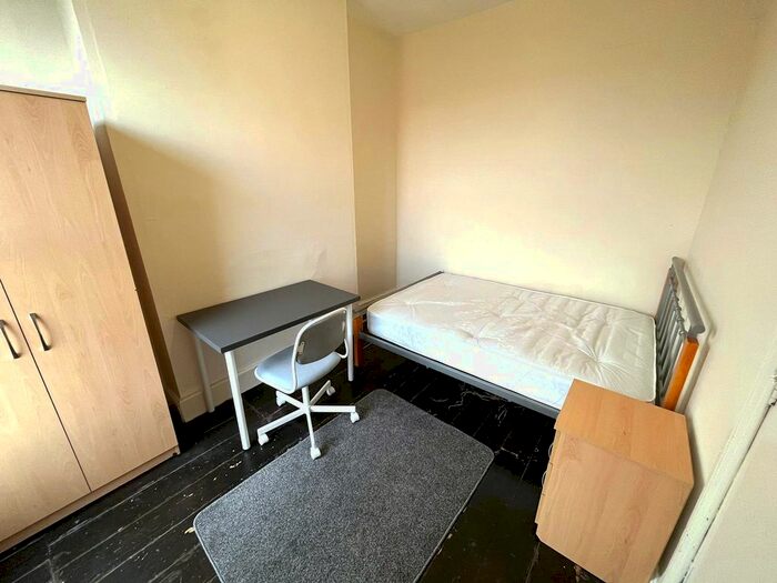 1 Bedroom Terraced House To Rent In Alfreton Road, Nottingham, NG7