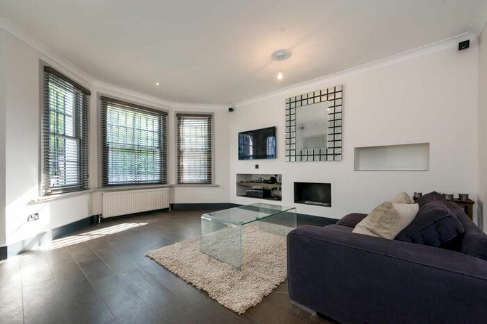 2 Bedroom Flat To Rent In Oxford Gardens, London, W10