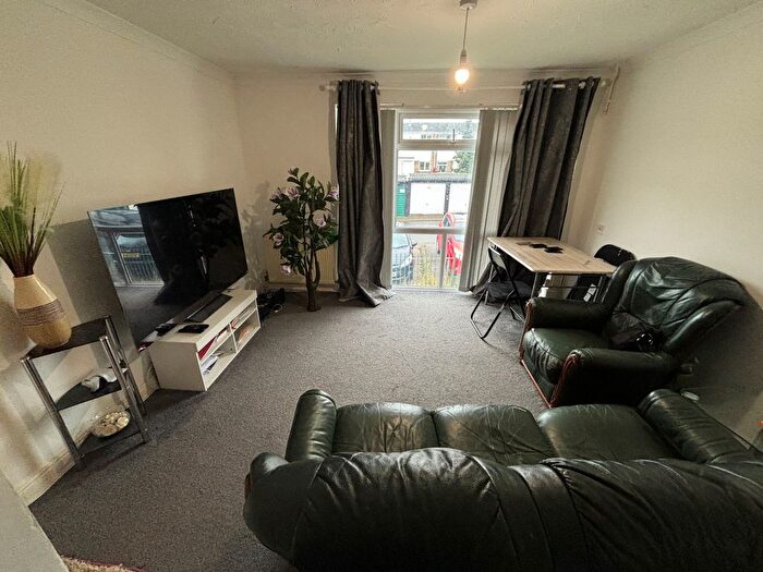 1 Bedroom Flat To Rent In Newnham Street, Chatham, ME4