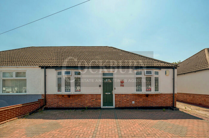 2 Bedroom Semi-Detached Bungalow To Rent In Blanmerle Road, London, SE9