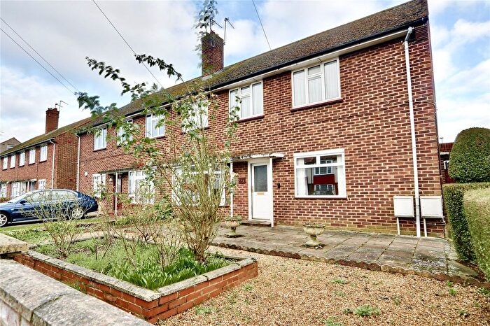 2 Bedroom Maisonette To Rent In Lynhurst Crescent, Hillingdon, UB10