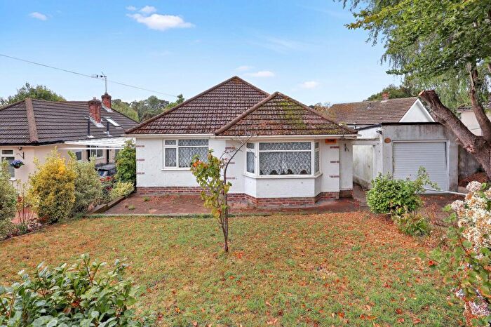 2 Bedroom Bungalow For Sale In Lancaster Drive, Broadstone, Dorset, BH18