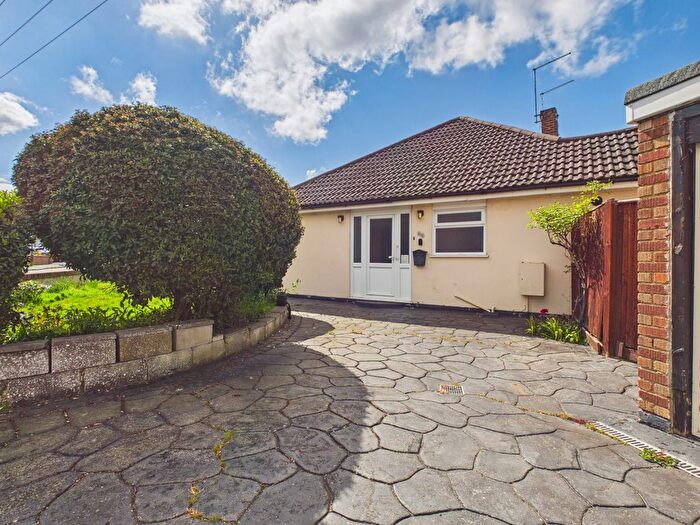 2 Bedroom Bungalow For Sale In Warrington Road, Paddock Wood, TN12