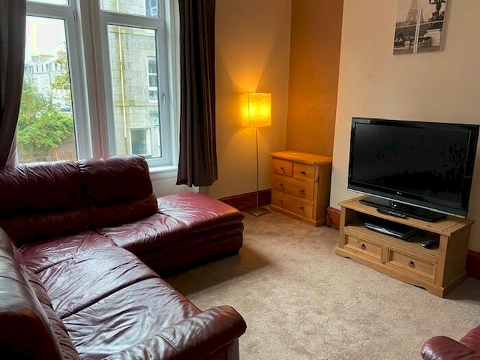 1 Bedroom Flat To Rent In Howburn Place, City Centre, Aberdeen, AB11