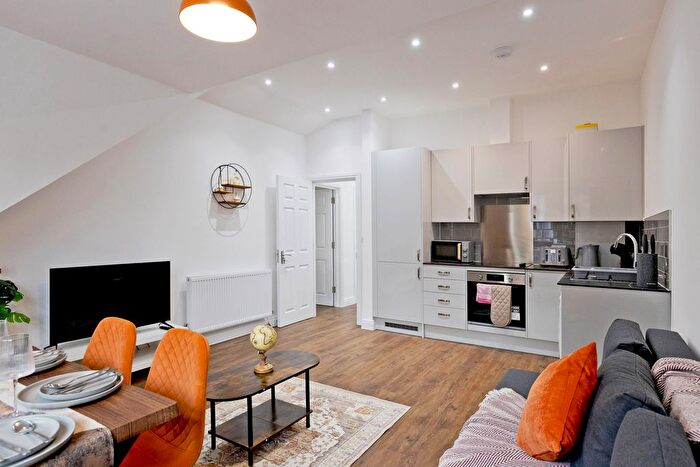 2 Bedroom Flat To Rent In Woodberry Grove, Manor House, London, N4