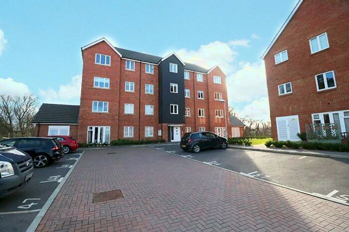 2 Bedroom Apartment To Rent In Centrifuge Way, Farnborough, Hampshire, GU14