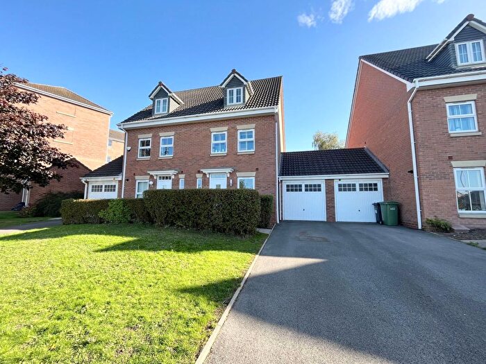 3 Bedroom Town House For Sale In North Street, Brierley Hill, DY5