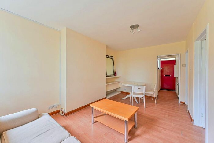 1 Bedroom Flat To Rent In Crownstone Road, Brixton, London, SW2