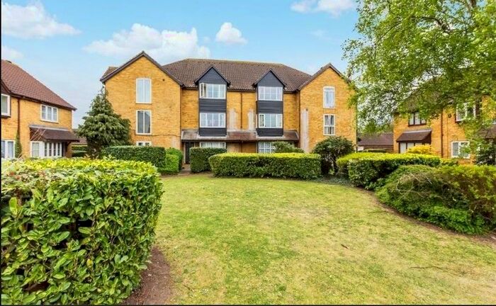 Studio To Rent In Knights Manor Way, Dartford, DA1