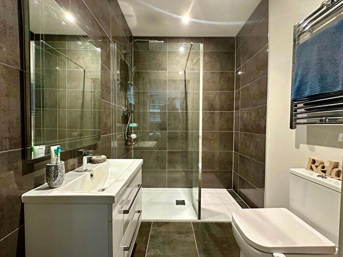 2 Bedroom Flat For Sale In Elwyn Road, Exmouth, EX8