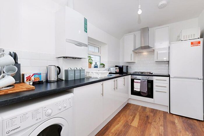 1 Bedroom Flat To Rent In Slough Road, Iver, Slo, SL0