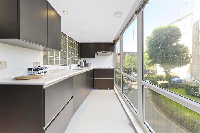 3 Bedroom Flat To Rent In St. Johns Wood Park, St Johns Wood, NW8