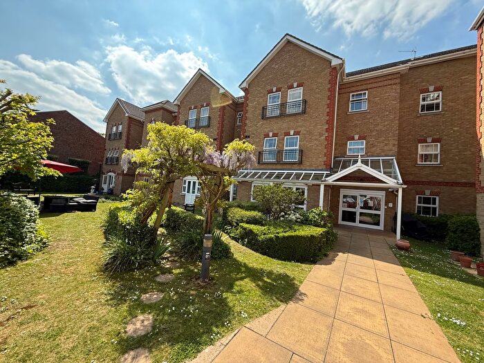 1 Bedroom Flat To Rent In Draper Close, Isleworth, TW7