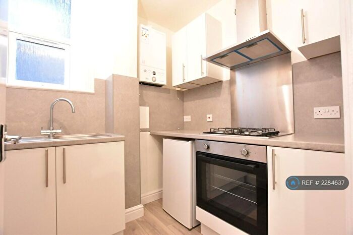 1 Bedroom Flat To Rent In Crescent Road, Luton, LU2