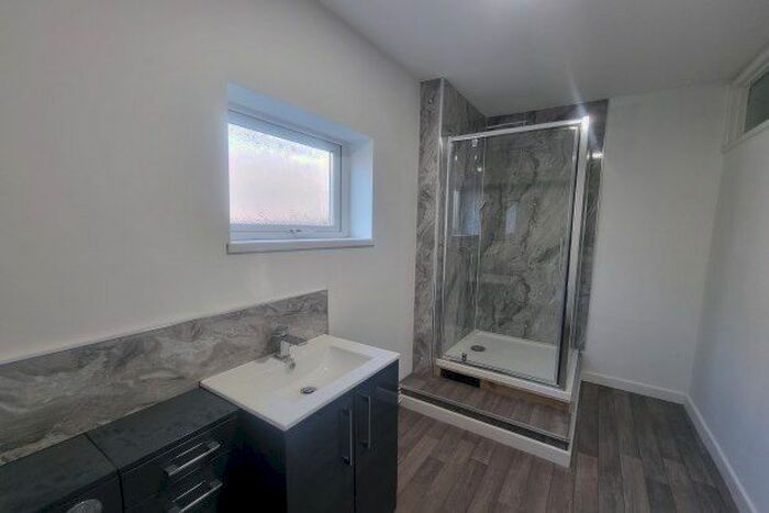 1 Bedroom Flat To Rent In High Street, Abertawe, SA4