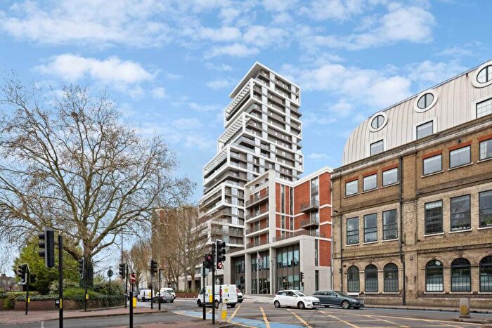 2 Bedroom Flat To Rent In York Place, Battersea, SW11