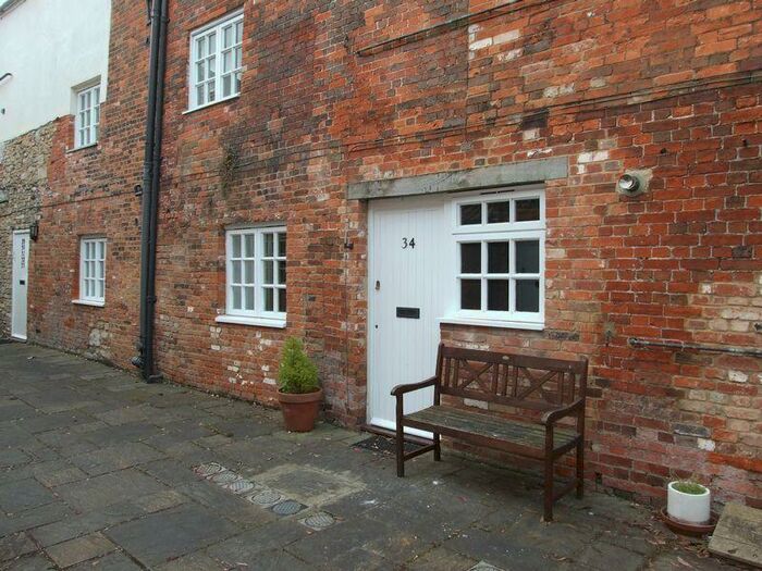 2 Bedroom Flat To Rent In Hill Street Court, Trowbridge, BA14