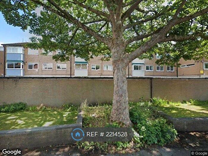 Studio To Rent In Temple Road, Sale, M33