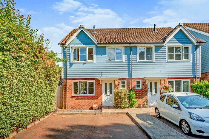 3 Bedroom Semi-Detached House To Rent In Deer Way, Horsham, RH12
