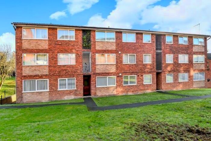 1 Bedroom Flat To Rent In Windsor Drive, High Wycombe, HP13