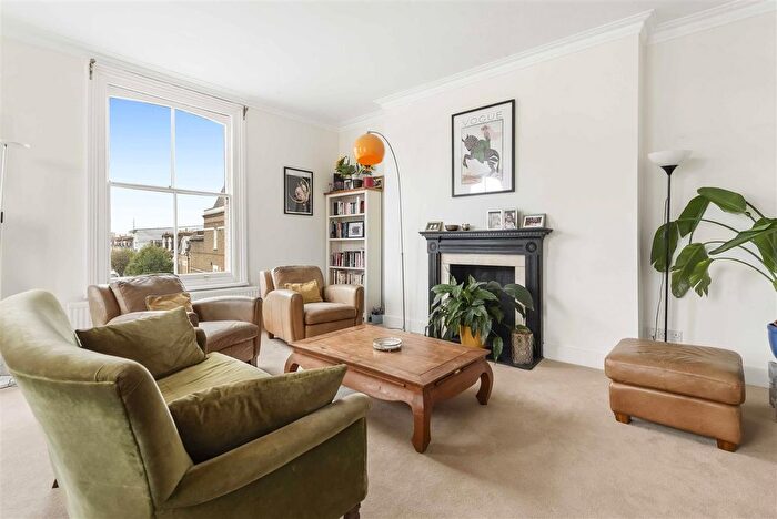 3 Bedroom Maisonette For Sale In Fulham Road, Parsons Green, SW6