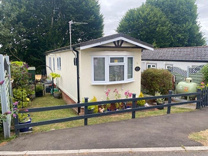 2 Bedroom Mobile/park Home For Sale In Old Sax Lane, Chartridge, HP5