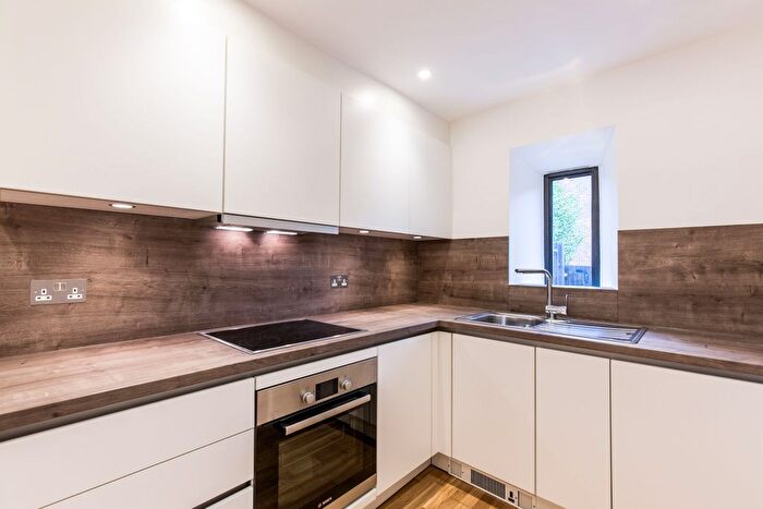 1 Bedroom Flat To Rent In Grove Road, London, N11