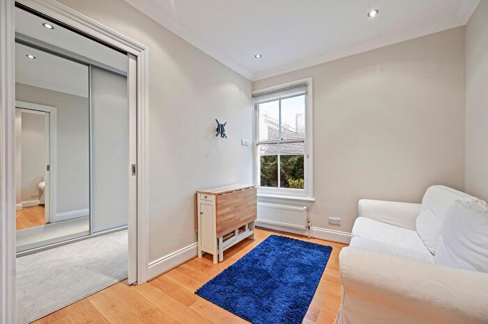 1 Bedroom Flat To Rent In Sinclair Gardens, Brook Green, W14