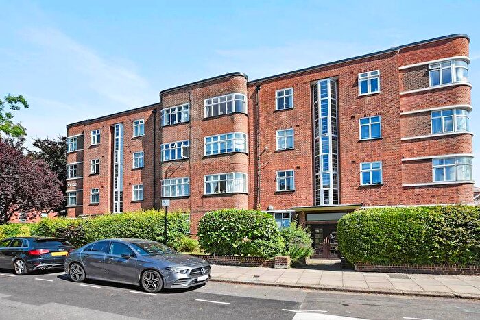 2 Bedroom Flat For Sale In Priory Road, London, NW6
