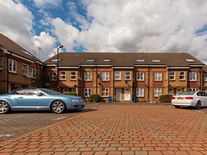 1 Bedroom Flat To Rent In Burnham Close, London, SE1