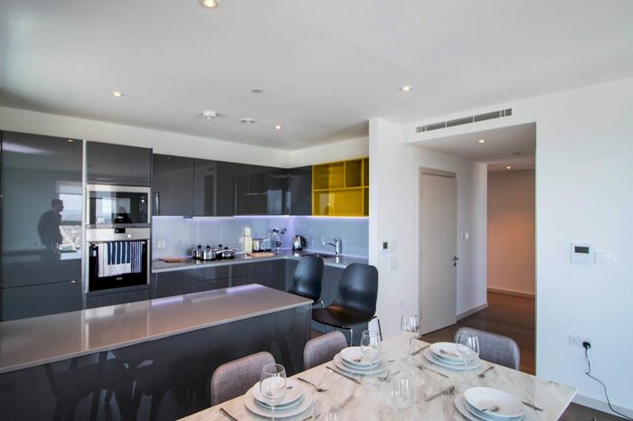 3 Bedroom Flat To Rent In Cassia Point, Glasshouse Gardens, Stratford, E20