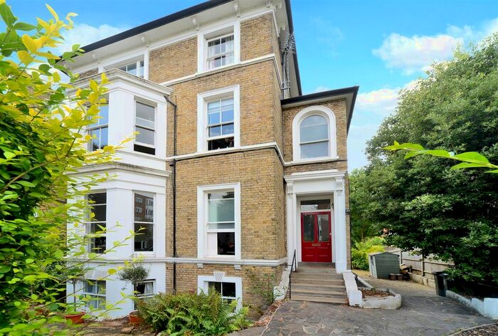 2 Bedroom Flat To Rent In Adelaide Road, Surbiton, KT6