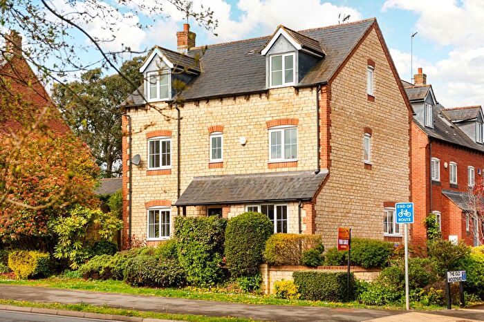 5 Bedroom Detached House For Sale In The Old Woodyard, Silverstone, NN12