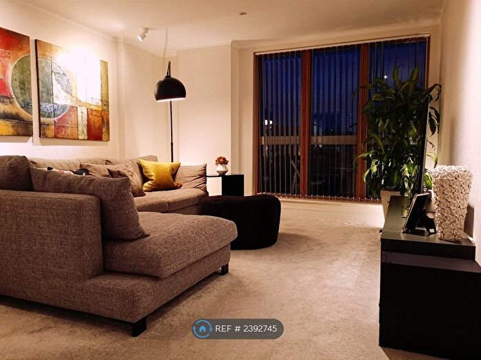 2 Bedroom Flat To Rent In Admiral Court, Leeds, LS10