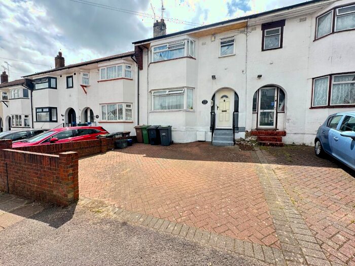 3 Bedroom Terraced House To Rent In Wilsden Avenue, Luton, Bedfordshire, LU1