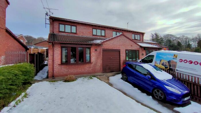 3 Bedroom Semi-Detached House To Rent In Cae Gwilym Lane, Cefn Mawr, Wrexham, LL14