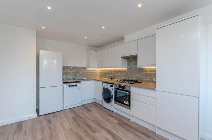 2 Bedroom Flat To Rent In Queens Walk, Harrow, HA1